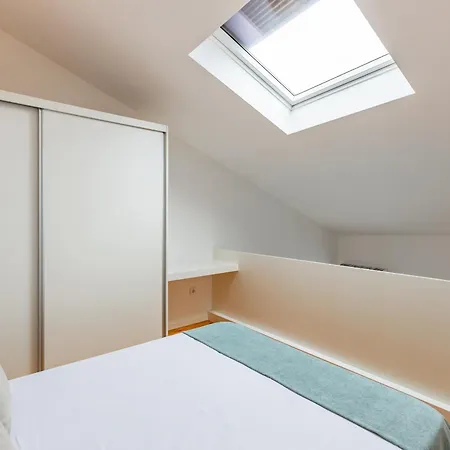 Apartment A Window To - Pestana Charming Flat