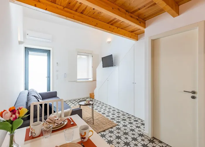 A Window To - Pestana Charming Flat