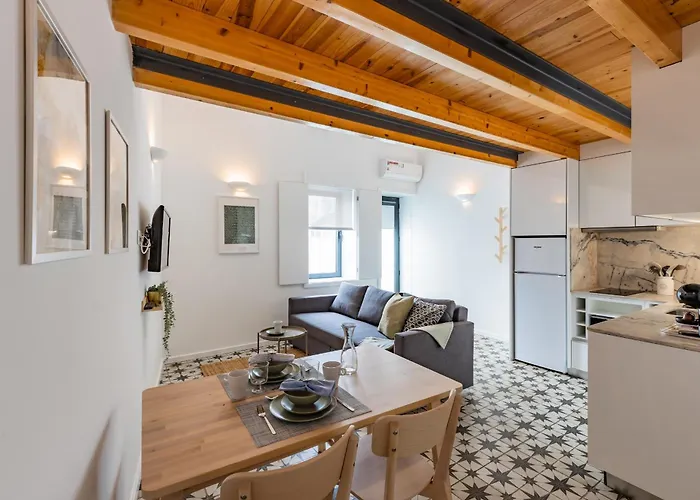 A Window To - Pestana Charming Flat شقة