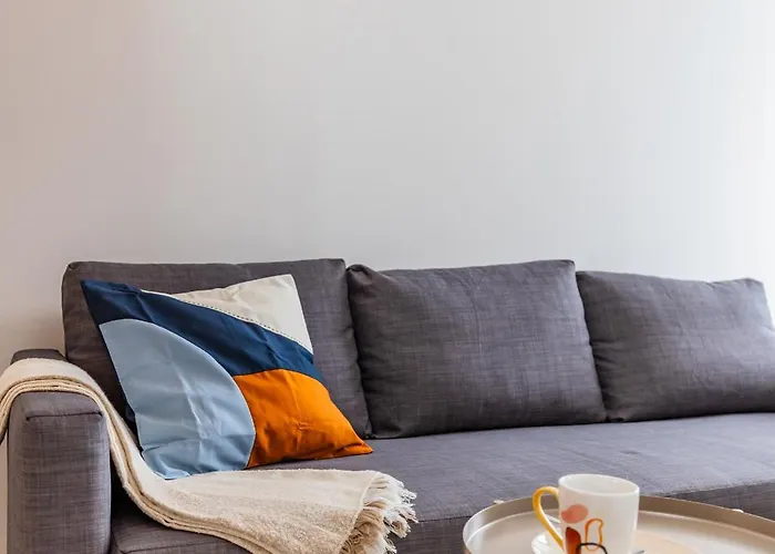 A Window To - Pestana Charming Flat