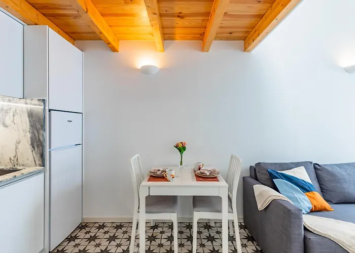 A Window To - Pestana Charming Flat * Порту