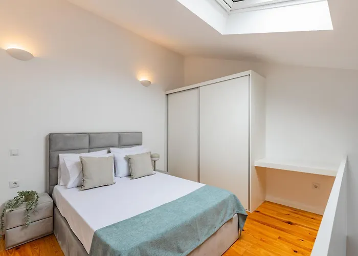 A Window To - Pestana Charming Flat