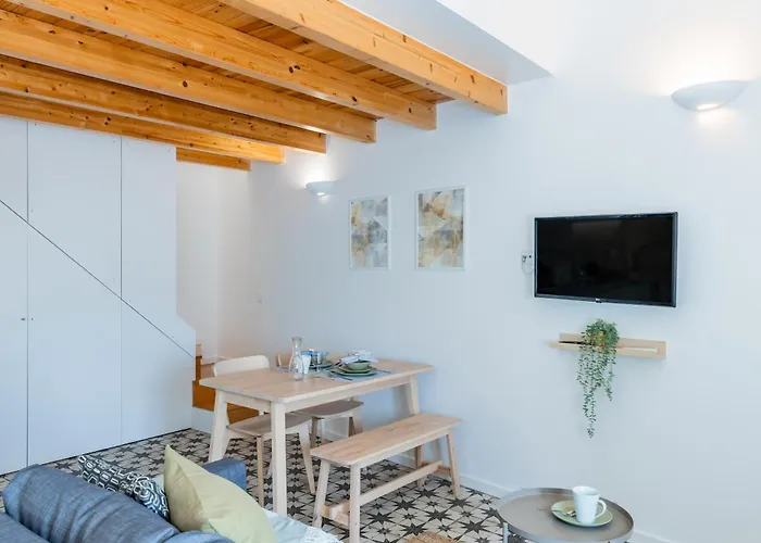 Апартаменты A Window To - Pestana Charming Flat