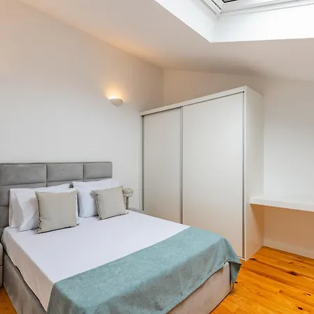 A Window To - Pestana Charming Flat